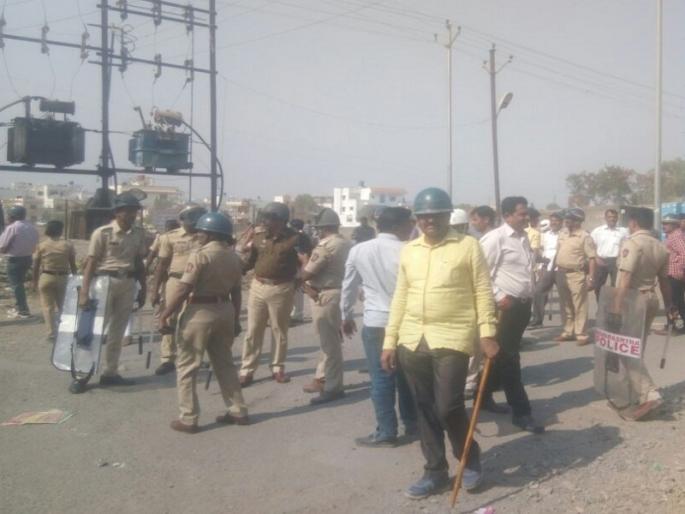 There is no Dalit-Maratha dispute, a joint meeting of both the leaders of the community: an attempt to create bigger fanaticism | दलित-मराठा वाद नाही, दोन्ही समाजातील नेत्यांची संयुक्त बैठक : धर्मांध शक्तींकडून तेढ निर्माण करण्याचा प्रयत्न There is no Dalit-Maratha dispute, a joint meeting of both the leaders of the community: an attempt to create bigger fanaticism | दलित-मराठा वाद नाही, दोन्ही समाजातील नेत्यांची संयुक्त बैठक : धर्मांध शक्तींकडून तेढ निर्माण करण्याचा प्रयत्न