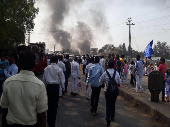 registered crime against the protesters take return request to police by letter | आंदोलकांवरील गुन्हे मागे घ्या : कार्यकर्त्यांचे पोलिसांना निवेदन registered crime against the protesters take return request to police by letter | आंदोलकांवरील गुन्हे मागे घ्या : कार्यकर्त्यांचे पोलिसांना निवेदन