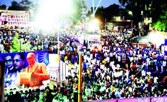 Dr. Babasaheb Ambedkar's birth anniversary celebrates Bhimasagar! | डॉ. बाबासाहेब आंबेडकर यांच्या जयंतीनिमित्त बुलडाण्यात उसळला भीमसागर! Dr. Babasaheb Ambedkar's birth anniversary celebrates Bhimasagar! | डॉ. बाबासाहेब आंबेडकर यांच्या जयंतीनिमित्त बुलडाण्यात उसळला भीमसागर!