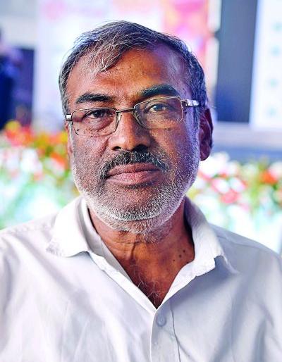 Farmers should be themselves traders: Bhimrao Kadu | शेतकऱ्यांनी स्वत: व्यापारी व्हावे : भीमराव कडू Farmers should be themselves traders: Bhimrao Kadu | शेतकऱ्यांनी स्वत: व्यापारी व्हावे : भीमराव कडू