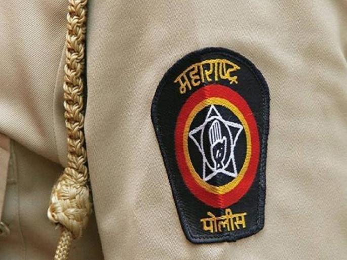 Fake clothing stocks of branded companies seized in Bhiwandi | भिवंडीत ब्रँडेड कंपन्यांचा बनावट कपड्यांचा साठा जप्त; १० लाख ११ हजार ६०० रुपयांचा माल Fake clothing stocks of branded companies seized in Bhiwandi | भिवंडीत ब्रँडेड कंपन्यांचा बनावट कपड्यांचा साठा जप्त; १० लाख ११ हजार ६०० रुपयांचा माल