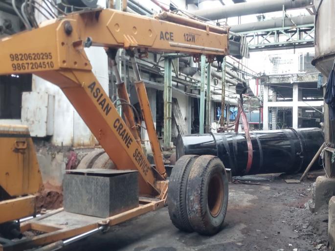 Two workers die after iron boiler falls on crane in Bhiwandi | भिवंडीत क्रेनवरील लोखंडी बॉयलर अंगावर पडल्याने दोन कामगारांचा मृत्यू Two workers die after iron boiler falls on crane in Bhiwandi | भिवंडीत क्रेनवरील लोखंडी बॉयलर अंगावर पडल्याने दोन कामगारांचा मृत्यू