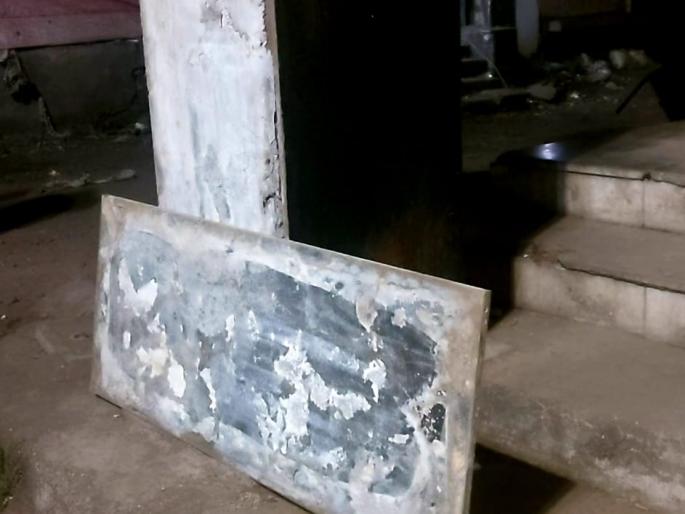 bhiwandi municipal administration laxity on the spot 4 year old boy died after arch fell on him | भिवंडी मनपा प्रशासनाचा हलगर्जीपणा चव्हाट्यावर; स्वागत कमानीची लादी पडून ४ वर्षांच्या बालकाचा मृत्यू bhiwandi municipal administration laxity on the spot 4 year old boy died after arch fell on him | भिवंडी मनपा प्रशासनाचा हलगर्जीपणा चव्हाट्यावर; स्वागत कमानीची लादी पडून ४ वर्षांच्या बालकाचा मृत्यू