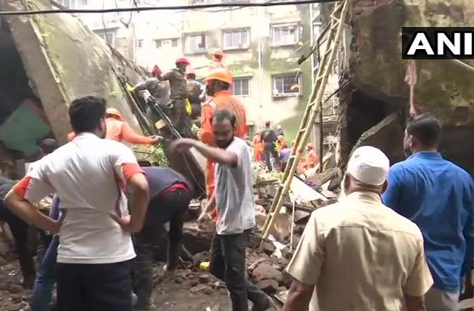 Bhiwandi building collapse Live Updates Rs 5 lakh assistance to the families of the victims of the accident in Bhiwandi | Bhiwandi building collapse : भिवंडीतील दुर्घटनाग्रस्त इमारतीतील मृतांच्या कुटुंबीयांना ५ लाखांची मदत Bhiwandi building collapse Live Updates Rs 5 lakh assistance to the families of the victims of the accident in Bhiwandi | Bhiwandi building collapse : भिवंडीतील दुर्घटनाग्रस्त इमारतीतील मृतांच्या कुटुंबीयांना ५ लाखांची मदत