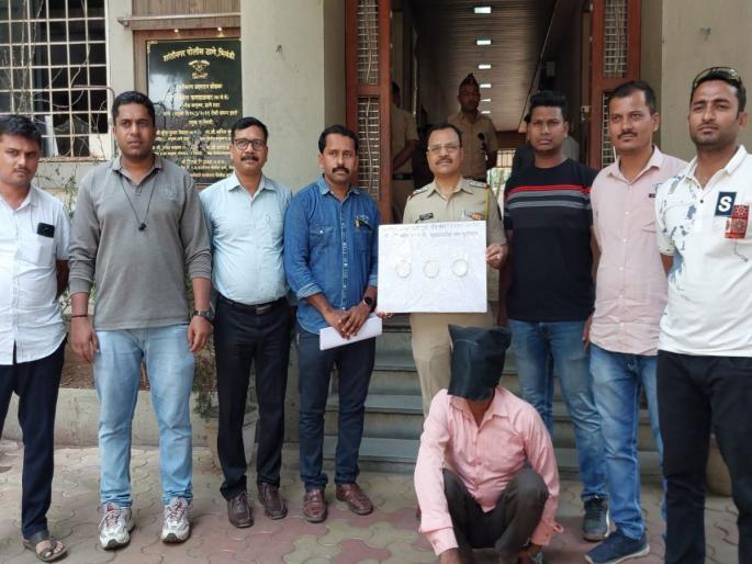 Thane: Police handcuffed the accused who cheated a woman in Bhiwandi | भिवंडीत महिलेची फसवणूक करणाऱ्या आरोपीस पोलिसांनी ठोकल्या बेड्या Thane: Police handcuffed the accused who cheated a woman in Bhiwandi | भिवंडीत महिलेची फसवणूक करणाऱ्या आरोपीस पोलिसांनी ठोकल्या बेड्या