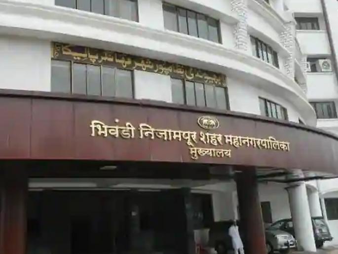 Husband encroachment on forest land hit the corporator lady | पतीचे वन जमिनीवरील अतिक्रमण नगरसेविका पत्नीला भोवले Husband encroachment on forest land hit the corporator lady | पतीचे वन जमिनीवरील अतिक्रमण नगरसेविका पत्नीला भोवले