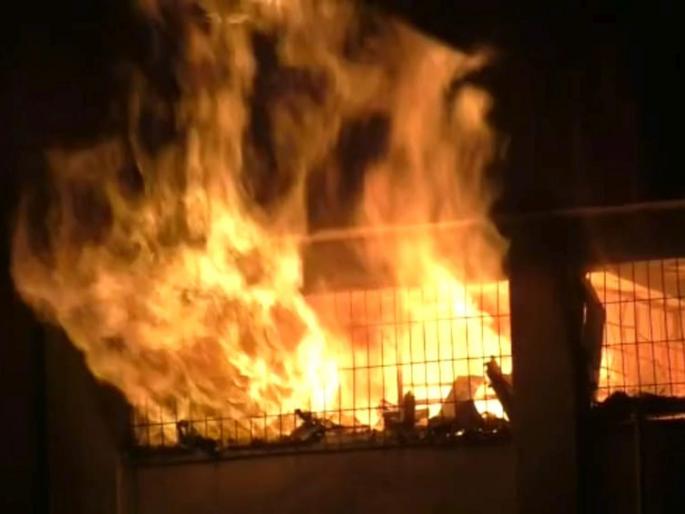 Two incidents of fire in Bhiwandi no casualties reported | भिवंडीत आगीच्या दोन घटना; सुदैवाने जीवितहानी टळली Two incidents of fire in Bhiwandi no casualties reported | भिवंडीत आगीच्या दोन घटना; सुदैवाने जीवितहानी टळली