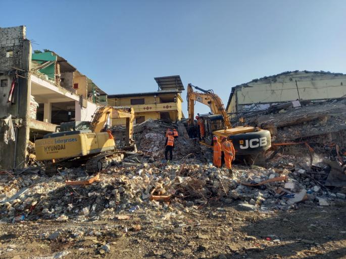 death toll in the building accident in bhiwandi has reached six | भिवंडीतील इमारत दुर्घटनेतील मृतांचा आकडा सहावर death toll in the building accident in bhiwandi has reached six | भिवंडीतील इमारत दुर्घटनेतील मृतांचा आकडा सहावर