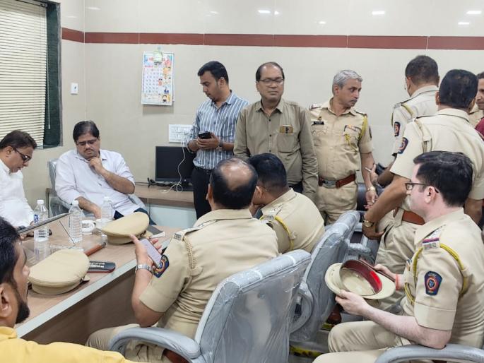 mla raees shaikh aggressive about heavy traffic going on in bhiwandi traffic department was warned to stop the road | भिवंडीत सुरु असलेल्या अवजड वाहतूकीबाबत आमदार रईस शेख आक्रमक; वाहतूक विभागाला दिला रास्ता रोकोचा इशारा mla raees shaikh aggressive about heavy traffic going on in bhiwandi traffic department was warned to stop the road | भिवंडीत सुरु असलेल्या अवजड वाहतूकीबाबत आमदार रईस शेख आक्रमक; वाहतूक विभागाला दिला रास्ता रोकोचा इशारा