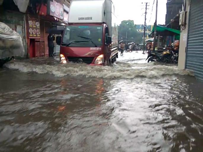 Bhiwandi river Shelar road under water, rickshaw-bicycle traffic stop | भिवंडी नदीनाका शेलाररस्ता पाण्याखाली, रिक्षा-दुचाकीची वाहतूक बंद Bhiwandi river Shelar road under water, rickshaw-bicycle traffic stop | भिवंडी नदीनाका शेलाररस्ता पाण्याखाली, रिक्षा-दुचाकीची वाहतूक बंद