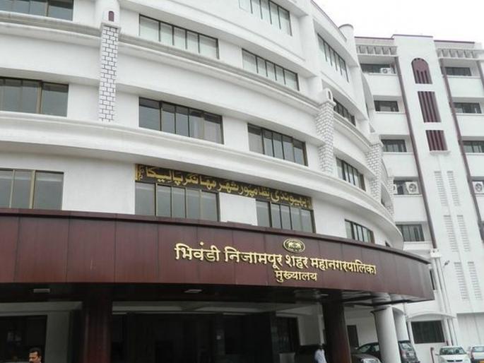 60 lakh tax payment of 239 arrears of municipal property in Bhiwandi Lok Adalat | भिवंडीत लोक अदालतमध्ये पालिकेतील २३९ थकीत मालमत्तेचा ६० लाखांचा कर भरणा 60 lakh tax payment of 239 arrears of municipal property in Bhiwandi Lok Adalat | भिवंडीत लोक अदालतमध्ये पालिकेतील २३९ थकीत मालमत्तेचा ६० लाखांचा कर भरणा