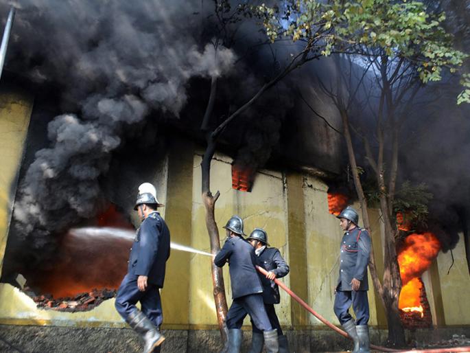 Who has the advantage of fire? | आगीचा फायदा कोणाला? Who has the advantage of fire? | आगीचा फायदा कोणाला?