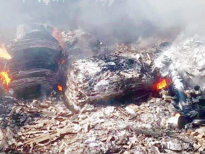 Could the fire brigade crash in the godowns repeat the Bhopal crash? | गोदामांमधील अग्नितांडवाने भिवंडीत भोपाळ दुर्घटनेची पुनरावृत्ती शक्य? Could the fire brigade crash in the godowns repeat the Bhopal crash? | गोदामांमधील अग्नितांडवाने भिवंडीत भोपाळ दुर्घटनेची पुनरावृत्ती शक्य?