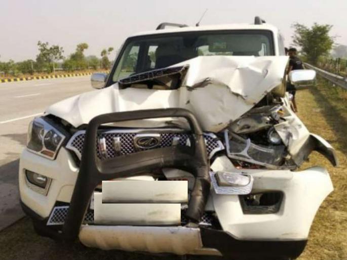 UP Crime news: scorpio accident in bareli, UP; got 4 kg heroin in car's stepany | रस्त्यावर बैल आडवा आला, 14 लाखांची स्कॉर्पिओ पलटी झाली, स्टेपनीतून करोडोंचा 'धूर' निघाला... UP Crime news: scorpio accident in bareli, UP; got 4 kg heroin in car's stepany | रस्त्यावर बैल आडवा आला, 14 लाखांची स्कॉर्पिओ पलटी झाली, स्टेपनीतून करोडोंचा 'धूर' निघाला...