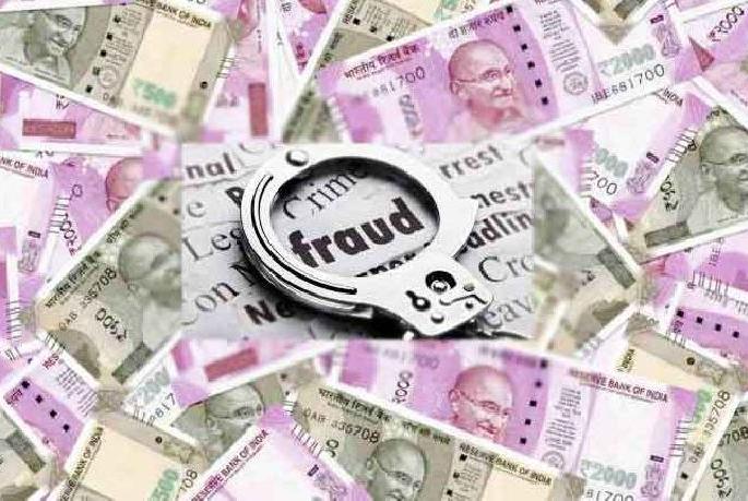 man theft worth one lakh eighty thousand rupees by saying him an officer | ताेतया आयकर अधिकाऱ्याने घातला सराफाला गंडा man theft worth one lakh eighty thousand rupees by saying him an officer | ताेतया आयकर अधिकाऱ्याने घातला सराफाला गंडा