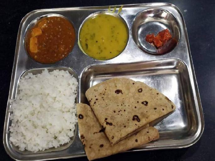 The time of famine has come upon those who give food to the poor | गरीबांना जेवण देणाऱ्यांवर आली उपासमारीची वेळ       The time of famine has come upon those who give food to the poor | गरीबांना जेवण देणाऱ्यांवर आली उपासमारीची वेळ