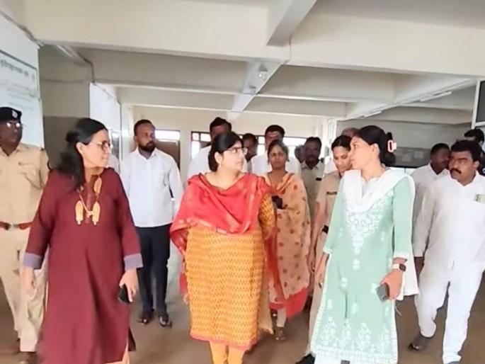 Patients stranded due to absence of doctors and staff; MLA Sreejaya Chavan conducted 'operation' at Ardhapur Rural Hospital | रुग्णांचा जीव गेला तर कोण जबाबदार? रुग्णालयातील अनागोंदी पाहून आमदार चव्हाणांचा संताप Patients stranded due to absence of doctors and staff; MLA Sreejaya Chavan conducted 'operation' at Ardhapur Rural Hospital | रुग्णांचा जीव गेला तर कोण जबाबदार? रुग्णालयातील अनागोंदी पाहून आमदार चव्हाणांचा संताप