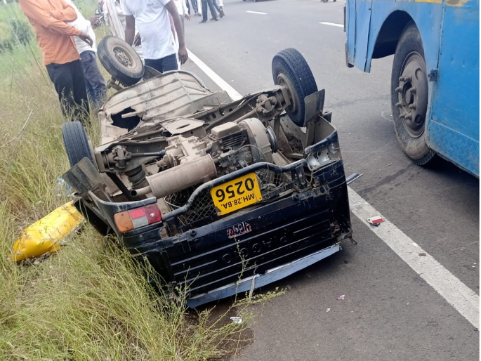 A speeding truck hits autorickshaw; Five people died on the spot, four from the same family | भरधाव ट्रकने ऑटोरिक्षाला उडवले; पाच जणांचा जागीच मृत्यू, मृतात एकाच कुटुंबातील चौघे