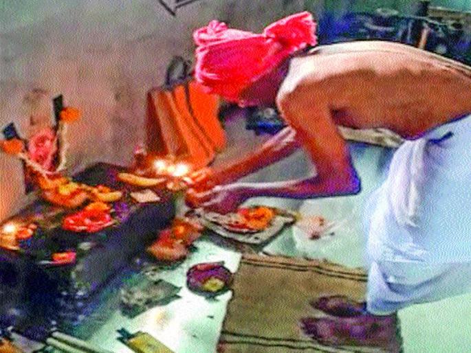 The work of ghostly stalled auditorium, restarted work, resumed after the mantra ritual | भुताटकीने रखडले प्रेक्षागृहाचे काम, बंद ठेवलेले काम मांत्रिकाच्या विधीनंतर पुन्हा सुरू The work of ghostly stalled auditorium, restarted work, resumed after the mantra ritual | भुताटकीने रखडले प्रेक्षागृहाचे काम, बंद ठेवलेले काम मांत्रिकाच्या विधीनंतर पुन्हा सुरू