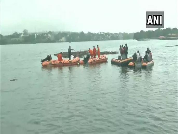 11 dead, five rescued after boat capsizes during Ganesh immersion in Bhopal | विसर्जनालाच गणेश भक्तांवर विघ्न; भोपाळमध्ये बोट उलटून 11 जणांना जलसमाधी 11 dead, five rescued after boat capsizes during Ganesh immersion in Bhopal | विसर्जनालाच गणेश भक्तांवर विघ्न; भोपाळमध्ये बोट उलटून 11 जणांना जलसमाधी