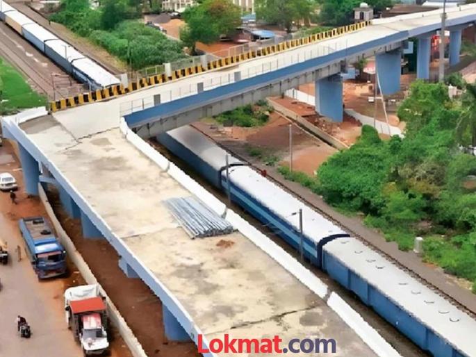 90 degree turn in new overbridge This bridge of Bhopal is in controversy | "१८ कोटी खर्चून बांधला हा अद्भुत नमुना"; भोपळमध्ये ९० अंशाचे वळण असलेल्या पुलावरुन नवा वाद