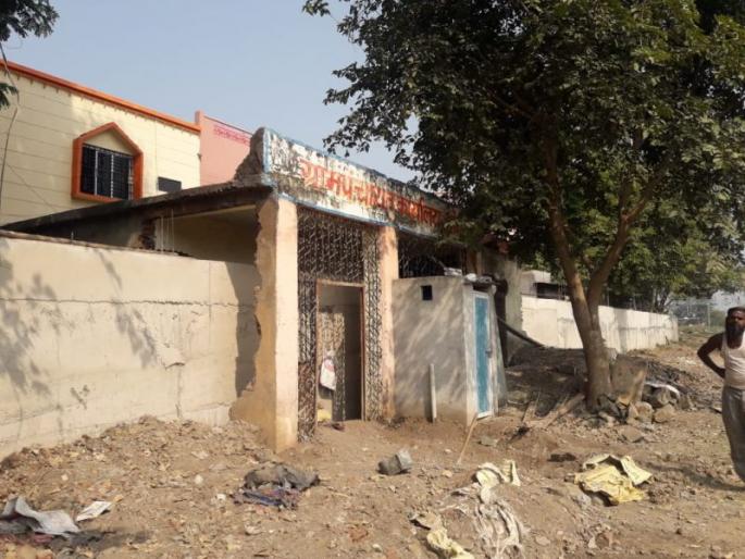 Due to the removal of 'encroachment' of Central Railway, there has been scarcity of Bhor Gram Panchayat in Raver taluka. | मध्य रेल्वेच्या ‘अतिक्रमण हटाव’मुळे रावेर तालुक्यातील भोर ग्रामपंचायतीची झाली पंचाईत