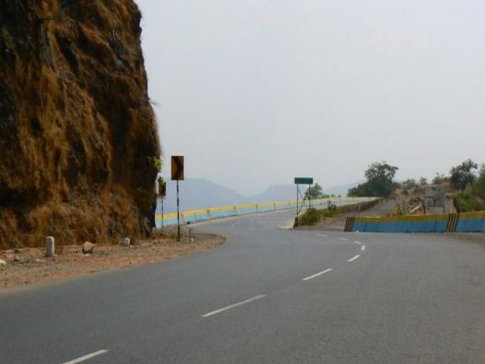 Traffic on Bhor-Mahad highway is obstructed due to slow work | संथगती कामामुळे भोर-महाड महामार्गावरील वाहतुकीस अडथळा Traffic on Bhor-Mahad highway is obstructed due to slow work | संथगती कामामुळे भोर-महाड महामार्गावरील वाहतुकीस अडथळा