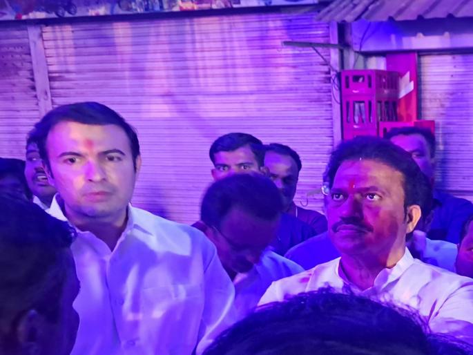 Satara Lok Sabha Maha Vikas Aghadi candidate Shashikant Shinde and BJP leader Dr. Atul Bhosle came together in the political circle to discuss | शशिकांत शिंदे, डॉ.अतुल भोसले आले एकत्रित; राजकीय वर्तुळात चर्चा Satara Lok Sabha Maha Vikas Aghadi candidate Shashikant Shinde and BJP leader Dr. Atul Bhosle came together in the political circle to discuss | शशिकांत शिंदे, डॉ.अतुल भोसले आले एकत्रित; राजकीय वर्तुळात चर्चा