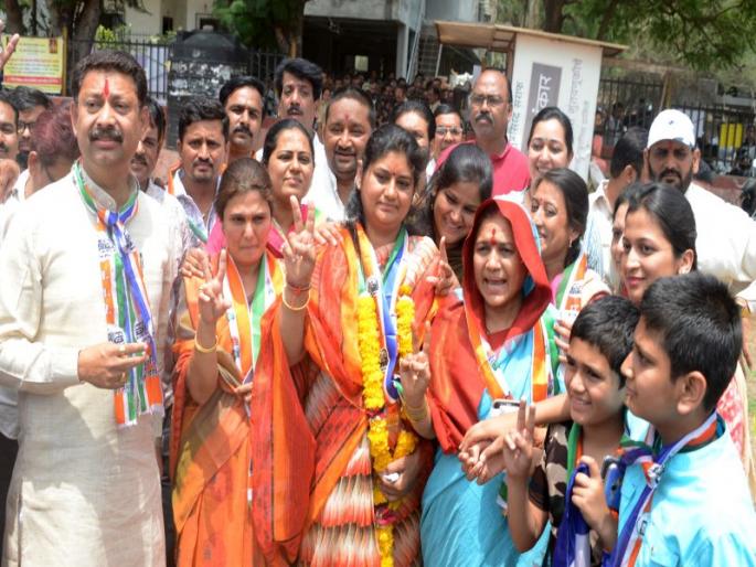 Nashik by-election: MNS engineer blows up BJP-BJP; Fort fort | नाशिक पोटनिवडणूक : मनसेच्या इंजिननने उडविला सेना-भाजपाचा धुव्वा; राखला गड Nashik by-election: MNS engineer blows up BJP-BJP; Fort fort | नाशिक पोटनिवडणूक : मनसेच्या इंजिननने उडविला सेना-भाजपाचा धुव्वा; राखला गड