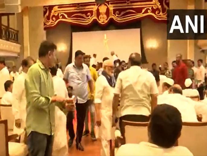 After Shiv Sena, split in NCP Congress? 40 MLAs support Ajit Pawar | शिवसेनेनंतर राष्ट्रवादी काँग्रेसमध्ये उभी फूट? अजित पवारांना ४० आमदारांचा पाठिंबा After Shiv Sena, split in NCP Congress? 40 MLAs support Ajit Pawar | शिवसेनेनंतर राष्ट्रवादी काँग्रेसमध्ये उभी फूट? अजित पवारांना ४० आमदारांचा पाठिंबा