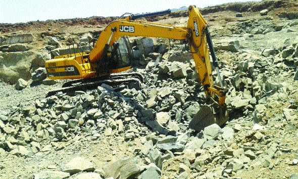 An intense explosion in the earthquake area | भूकंपक्षेत्रात सुरुंगाचे स्फोट