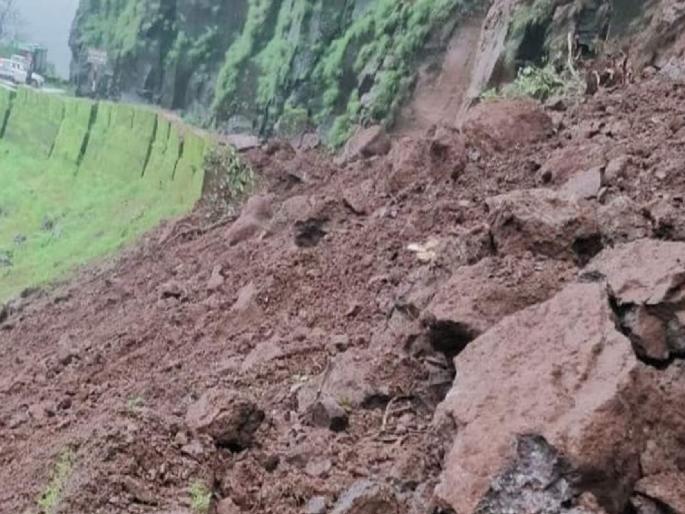 Bhuibawda Ghat landslides collapses, traffic smooth after rain subsides | Sindhudurg: भुईबावडा घाटात दरडी कोसळल्या, पावसाचा जोर कमी झाल्यानंतर वाहतूक सुरळीत Bhuibawda Ghat landslides collapses, traffic smooth after rain subsides | Sindhudurg: भुईबावडा घाटात दरडी कोसळल्या, पावसाचा जोर कमी झाल्यानंतर वाहतूक सुरळीत