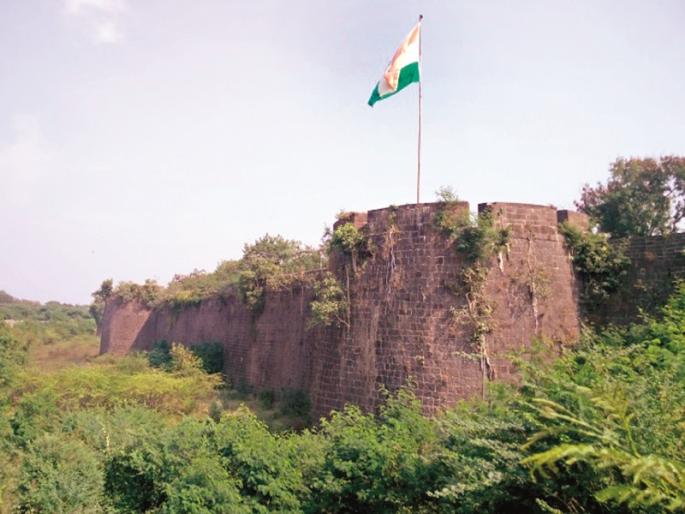 Development of Bhuikot fort into 'captive'; BJP provided only Rs 5 lakh for the five crore plan | भूईकोट किल्ल्याचा विकास ‘बंदीवासा’त; पाच कोटीच्या आराखड्याला भाजपने दिले फक्त ५० लाख Development of Bhuikot fort into 'captive'; BJP provided only Rs 5 lakh for the five crore plan | भूईकोट किल्ल्याचा विकास ‘बंदीवासा’त; पाच कोटीच्या आराखड्याला भाजपने दिले फक्त ५० लाख