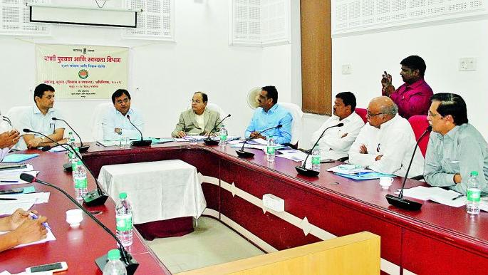 Development of ground water for people to participate | लोक सहभागातून व्हावा भूजल विकास Development of ground water for people to participate | लोक सहभागातून व्हावा भूजल विकास