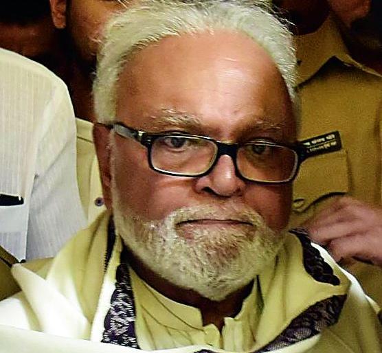  Bhujbal-Mungantiwar Clash, government accused of disrupting financial discipline | भुजबळ-मुनगंटीवार यांच्यात जुंपली, सरकारने आर्थिक शिस्त बिघडविल्याचा आरोप  