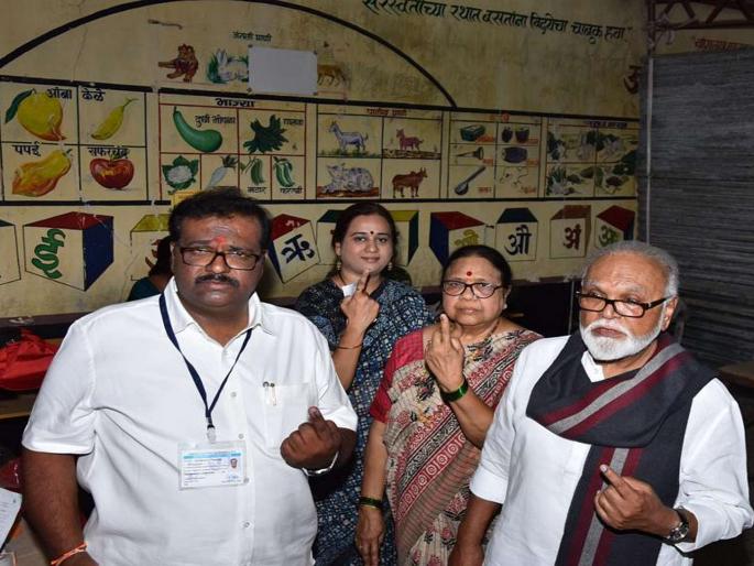 Sameer Bhujbal's name is missing from voters list, Bhujbal gets angry | समीर भुजबळांच्या मातोश्रींचं नाव मतदार यादीतून गायब, भुजबळ संतप्त