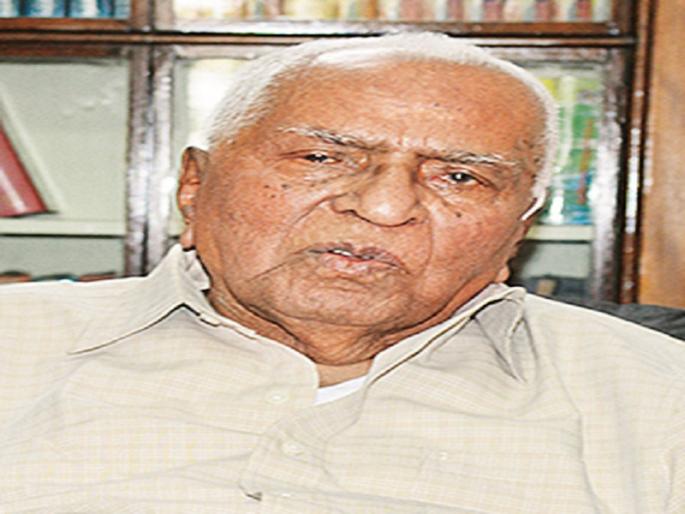Elections I have seen .... During the second Lok Sabha election to the Collector's office, there were only two cars | मी पाहिलेली निवडणूक....दुसऱ्या लोकसभा निवडणुकीच्या वेळी जिल्हाधिकारी कार्यालयाकडे होत्या फक्त दोन गाड्या