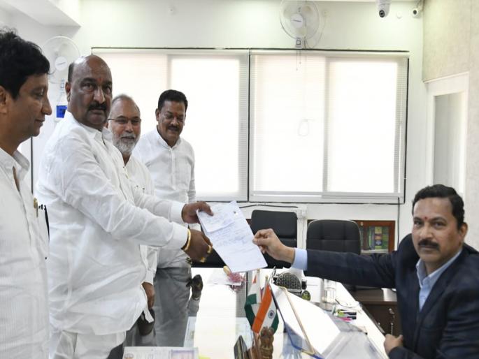 As soon as Vinod Patil meet Devendra Fadnavis, Sandipan Bhumare filed his candidature three days in advance | नागपुरात फडणवीस- विनोद पाटील भेट; इकडे भुमरेंनी ३ दिवस आधीच उमेदवारी अर्ज भरला As soon as Vinod Patil meet Devendra Fadnavis, Sandipan Bhumare filed his candidature three days in advance | नागपुरात फडणवीस- विनोद पाटील भेट; इकडे भुमरेंनी ३ दिवस आधीच उमेदवारी अर्ज भरला