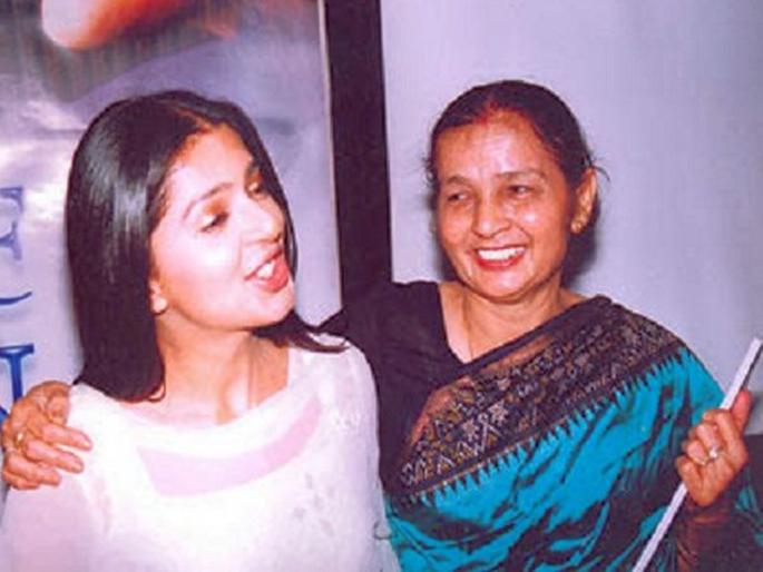 Role of Chawla's Matoshri passed away from heart attack. | भूमिका चावला यांच्या मातोश्रींचे ह्रदयविकाराने निधन