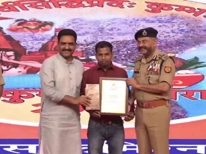 kanpur man traps cyber fraudster and wins | तरुणाने लढवली शक्कल! सायबर गुन्हेगाराकडूनच वसूल केले १० हजार, पोलिसांनी केला सन्मान kanpur man traps cyber fraudster and wins | तरुणाने लढवली शक्कल! सायबर गुन्हेगाराकडूनच वसूल केले १० हजार, पोलिसांनी केला सन्मान
