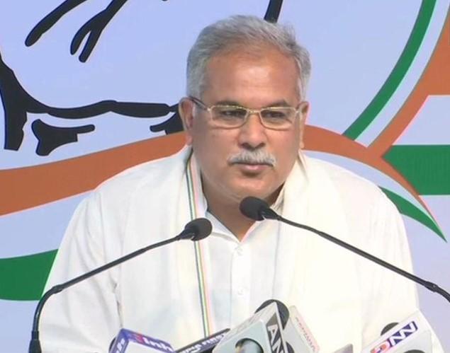 "No one dares to touch me, I am not afraid of death", Congress leader Bhupesh Baghel said after ED raid | "मला हात लावण्याची कुणाची हिंमत नाही, मी मृत्यूलाही घाबरत नाही’’, EDच्या धाडीनंतर काँग्रेस नेते भूपेश बघेल कडाडले "No one dares to touch me, I am not afraid of death", Congress leader Bhupesh Baghel said after ED raid | "मला हात लावण्याची कुणाची हिंमत नाही, मी मृत्यूलाही घाबरत नाही’’, EDच्या धाडीनंतर काँग्रेस नेते भूपेश बघेल कडाडले
