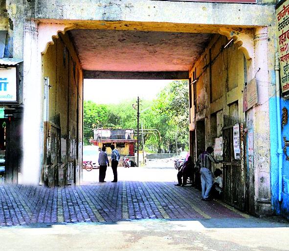 Two councilors drop in the Bhusaval? Prof. Sunil Neve to be alive | भुसावळात दोन नगरसेवकांना डच्चू? प्रा.सुनील नेवे यांना जीवदान