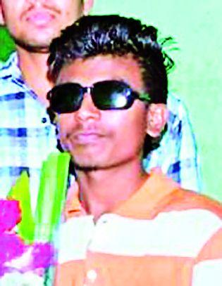 The vision of 17-year-old youth with the help of youth in Yaval taluka | यावल तालुक्यातील तरुणांच्या सहकार्याने १७ वर्षीय तरुणास दृष्टी The vision of 17-year-old youth with the help of youth in Yaval taluka | यावल तालुक्यातील तरुणांच्या सहकार्याने १७ वर्षीय तरुणास दृष्टी