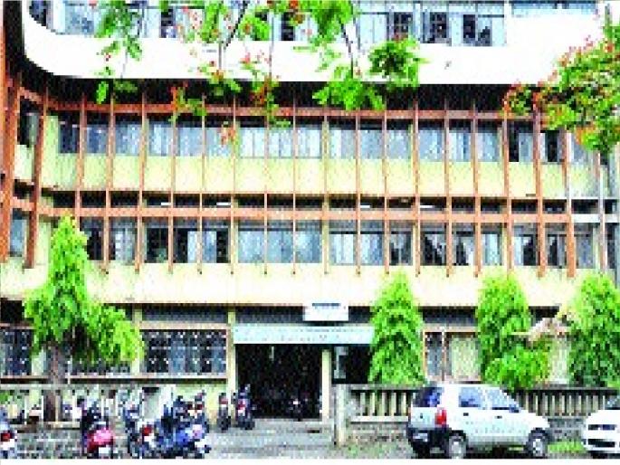 Farmers who are in arrears with Bhuvikas Bank in the state are yet to get loan waiver | राज्यात भू-विकास बँकांच्या कर्जमाफीचा भूलभुलैया, शेतकऱ्यांचा सात-बारा कोरा होणार तरी कसा? Farmers who are in arrears with Bhuvikas Bank in the state are yet to get loan waiver | राज्यात भू-विकास बँकांच्या कर्जमाफीचा भूलभुलैया, शेतकऱ्यांचा सात-बारा कोरा होणार तरी कसा?