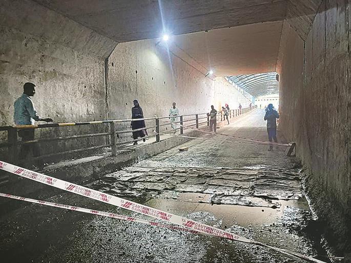 How are there potholes in just nine months? Railway crossings are better than subways..! | अवघ्या नऊ महिन्यांत खड्डे कसे? भुयारी मार्गापेक्षा रेल्वे फाटक बरे होते..!