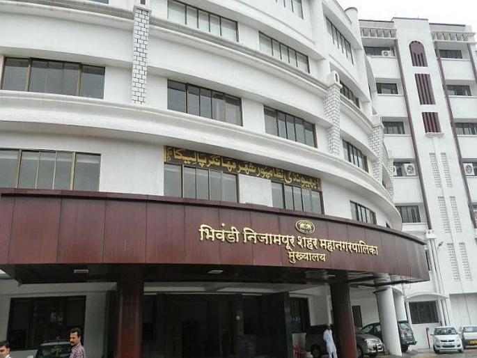 The municipal authorities favor the illegal construction of Bhiwandi | भिवंडीतील बेकायदा बांधकामांना पालिका अधिकाऱ्यांचा वरदहस्त The municipal authorities favor the illegal construction of Bhiwandi | भिवंडीतील बेकायदा बांधकामांना पालिका अधिकाऱ्यांचा वरदहस्त