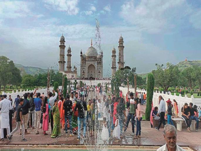 Why is it called, 'Poor Man's Taj?' This is our glory; Don't promote 'the crown of the poor' | का म्हणतात, ‘पुअर मॅन्स ताज?’ हे तर आमचे वैभव; ‘दख्खन का ताज’ चा चुकीचा प्रचार नको Why is it called, 'Poor Man's Taj?' This is our glory; Don't promote 'the crown of the poor' | का म्हणतात, ‘पुअर मॅन्स ताज?’ हे तर आमचे वैभव; ‘दख्खन का ताज’ चा चुकीचा प्रचार नको