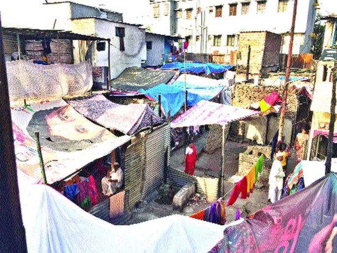 Open their world! | त्यांचा संसार उघड्यावरच! Open their world! | त्यांचा संसार उघड्यावरच!