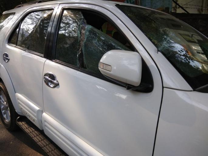 3 four-wheelers sabotage in Bibvewadi village in Pune; The result of the 2 group dispute | पुण्यातील बिबवेवाडी गावठाणात ३ चारचाकी गाड्यांची तोडफोड; २ गटातील वादाचा परिणाम 3 four-wheelers sabotage in Bibvewadi village in Pune; The result of the 2 group dispute | पुण्यातील बिबवेवाडी गावठाणात ३ चारचाकी गाड्यांची तोडफोड; २ गटातील वादाचा परिणाम