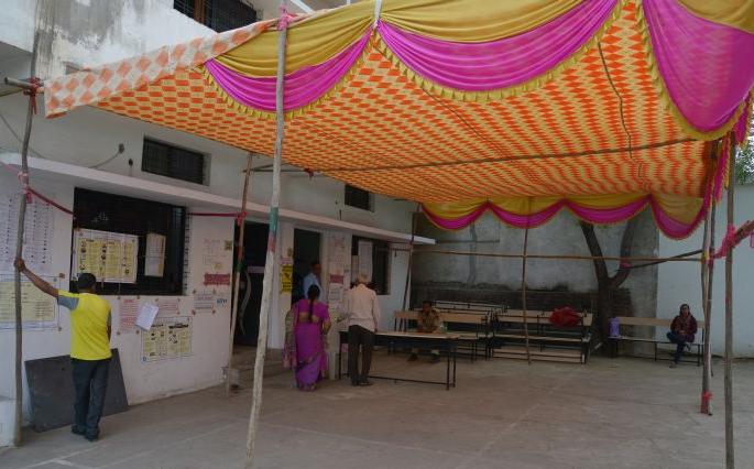 Mhada Colony Citizens boycott voting | म्हाडा कॉलनीच्या नागरिकांचा मतदानावर बहिष्कार Mhada Colony Citizens boycott voting | म्हाडा कॉलनीच्या नागरिकांचा मतदानावर बहिष्कार